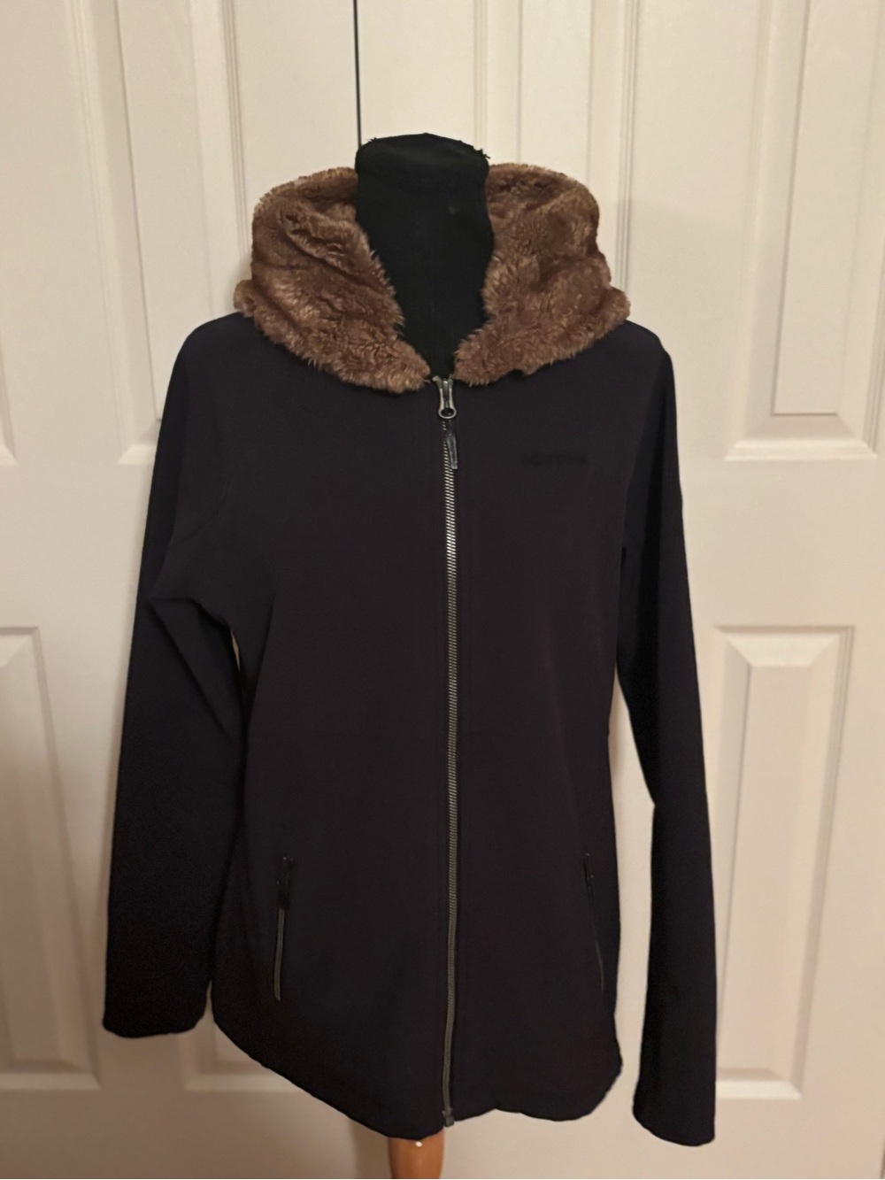 MARMOT WOMENS FURLONG SOFTSHELL JACKET WITH FAUX FUR LIND HOOD SIZE L